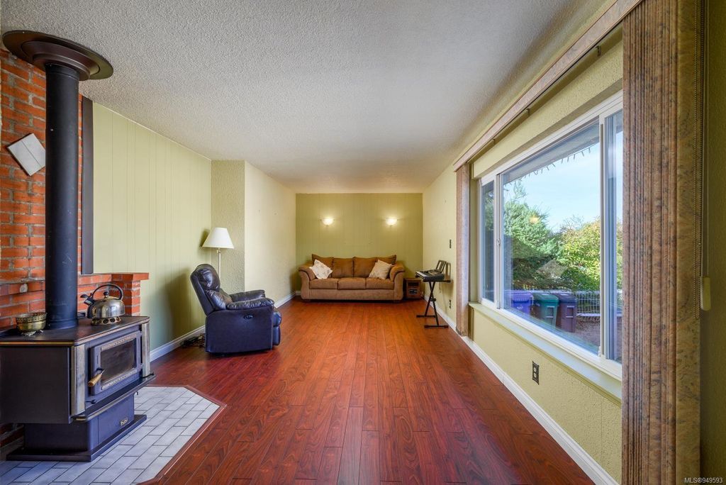 listing image 16044266811010061853