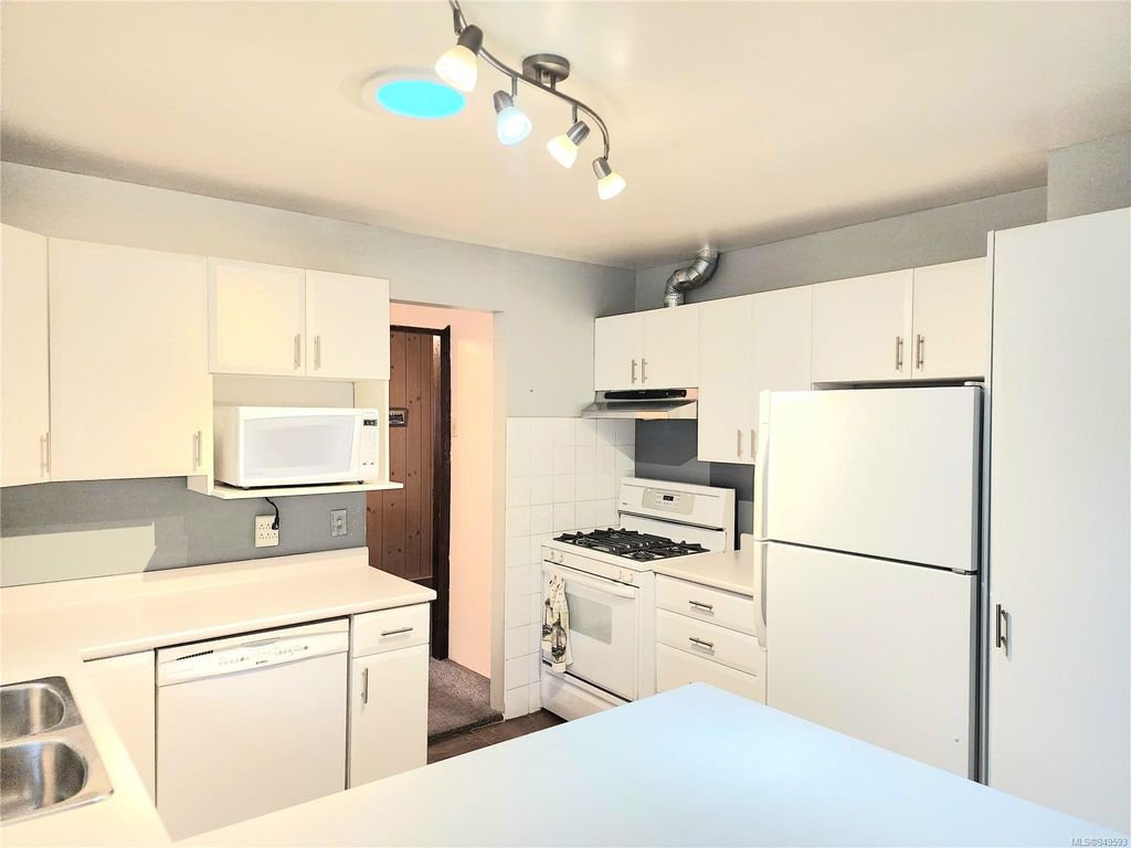 listing image 16046960203818459836