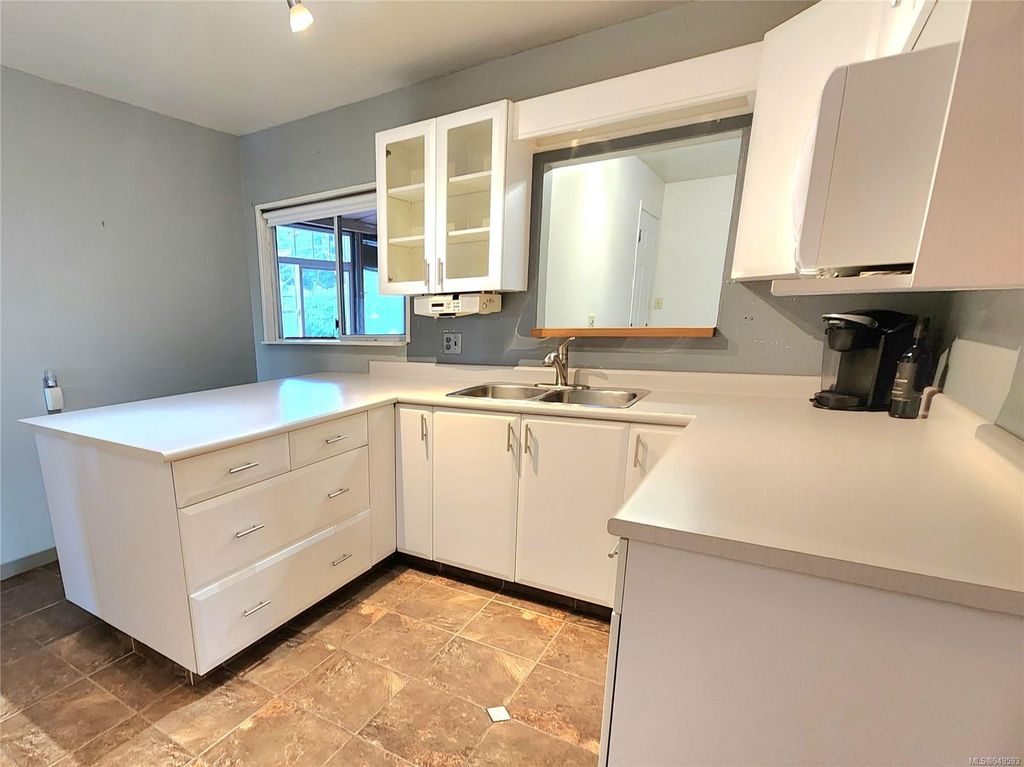 listing image 16047279901154684588