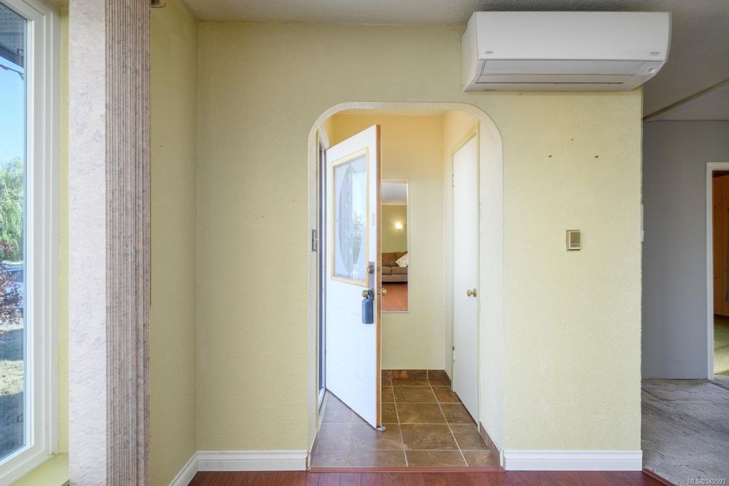 listing image 16045289177160915447