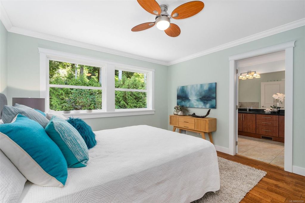 listing image 16048483171302419147