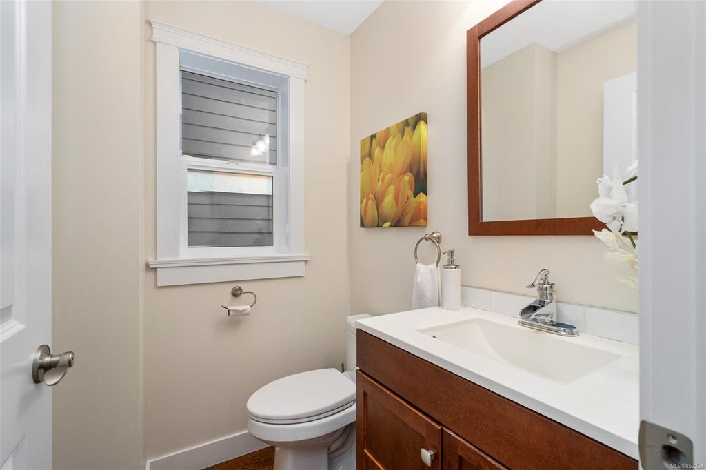 listing image 16044619004494663137