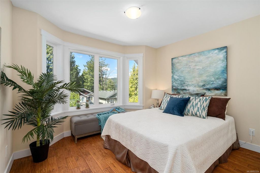 listing image 16046102121698963765