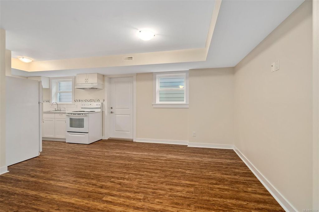 listing image 16046861965742504395