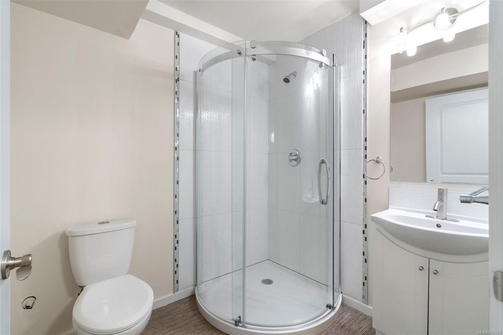 listing image 16045759327860243702