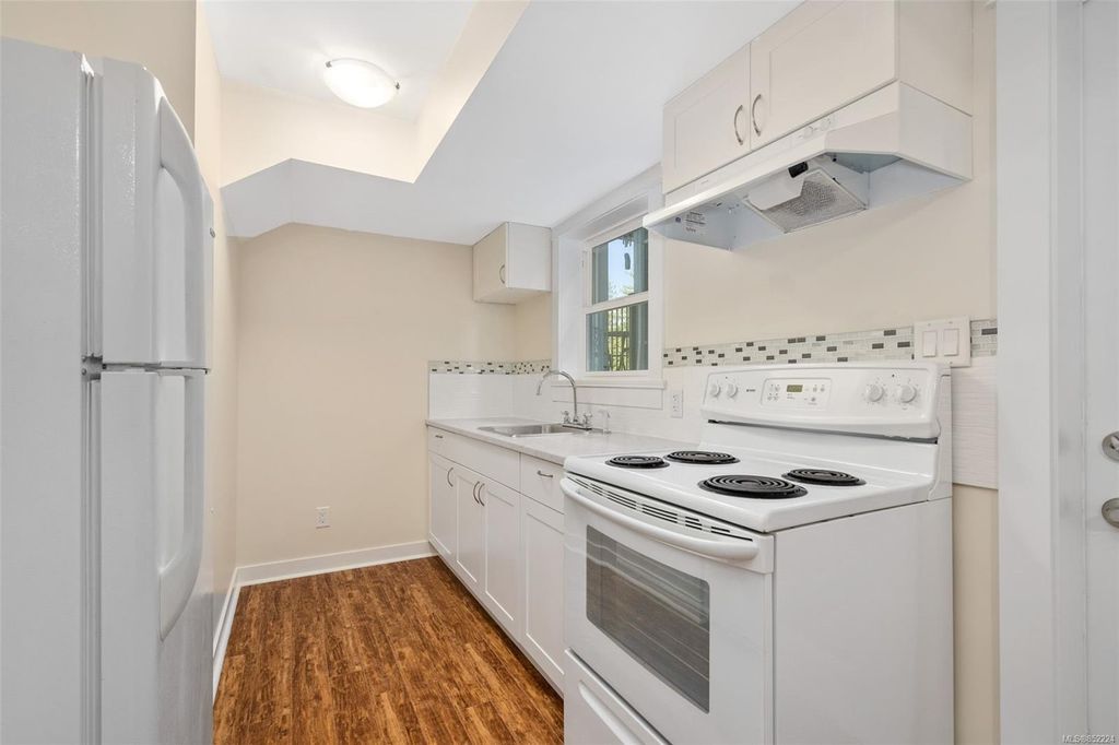 listing image 16041940232820376189