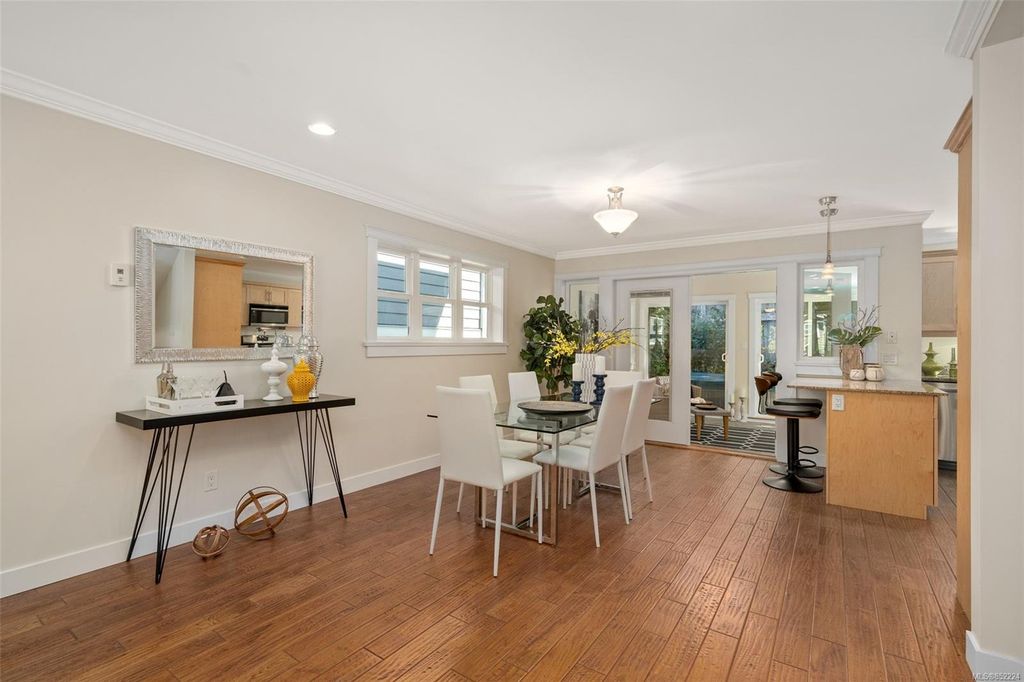 listing image 16041083907662273570