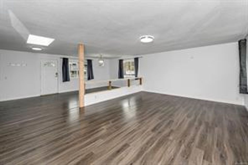 listing image 16041418254719631770