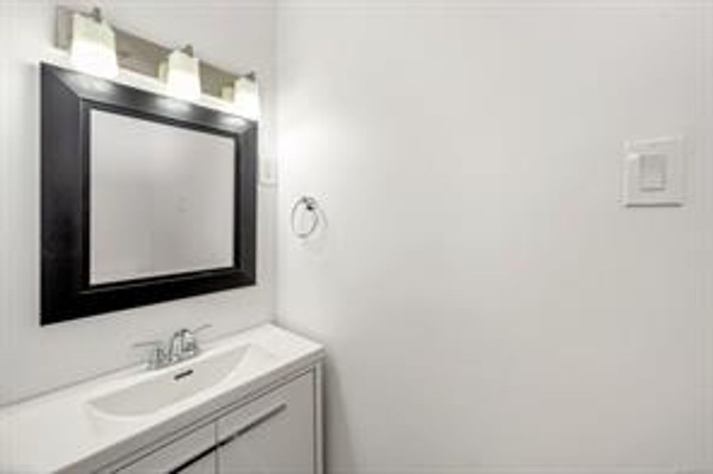 listing image 16043194031557536759