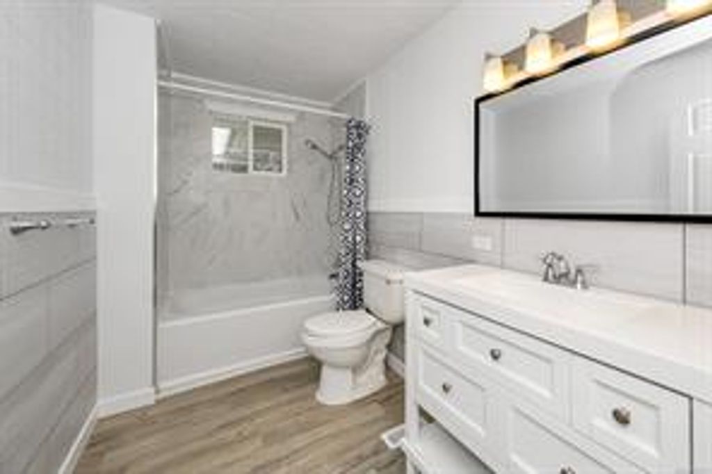listing image 16045192102852923816
