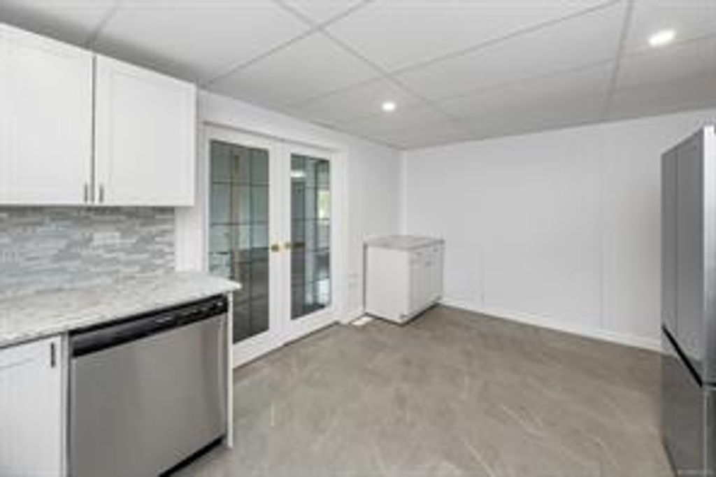 listing image 16045142855094673319