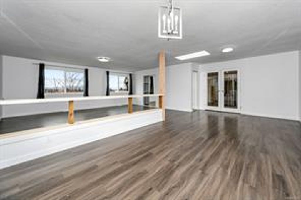 listing image 16043821521494931534