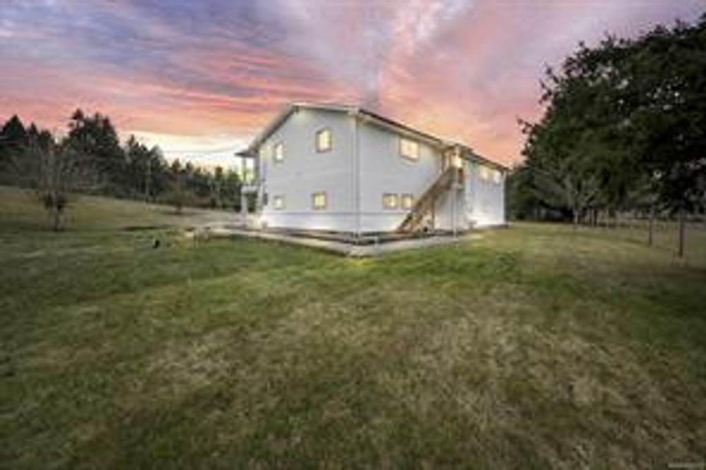 listing image 16041374825521277689