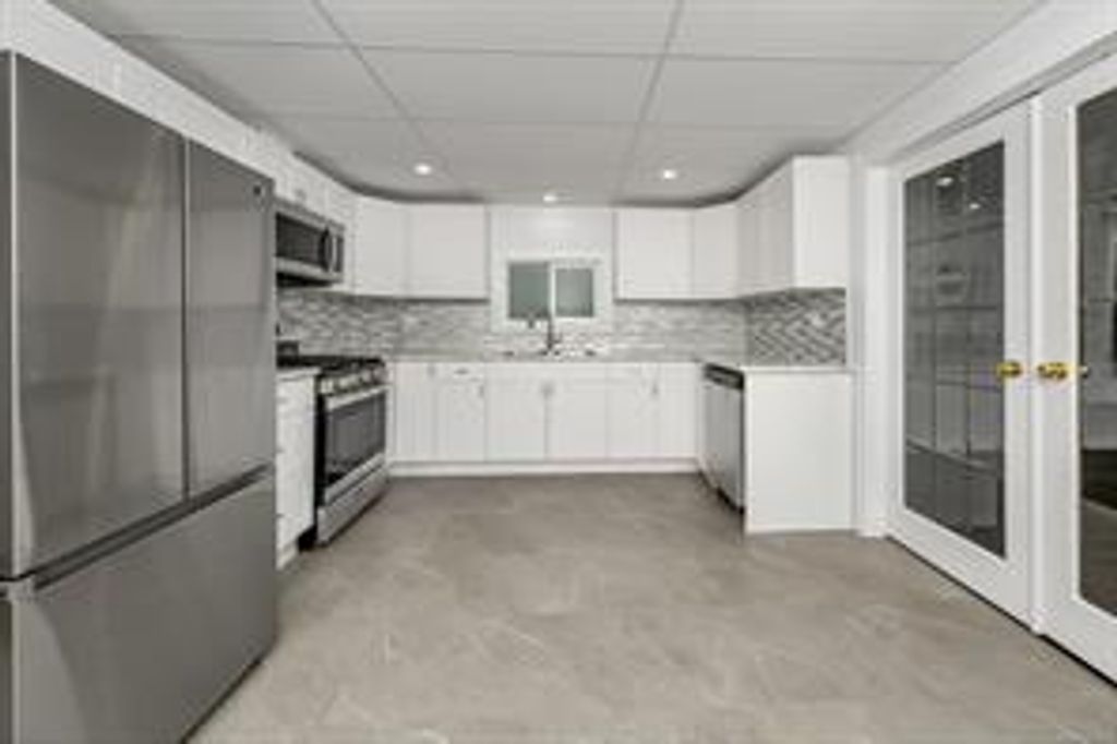 listing image 16044572835809413169