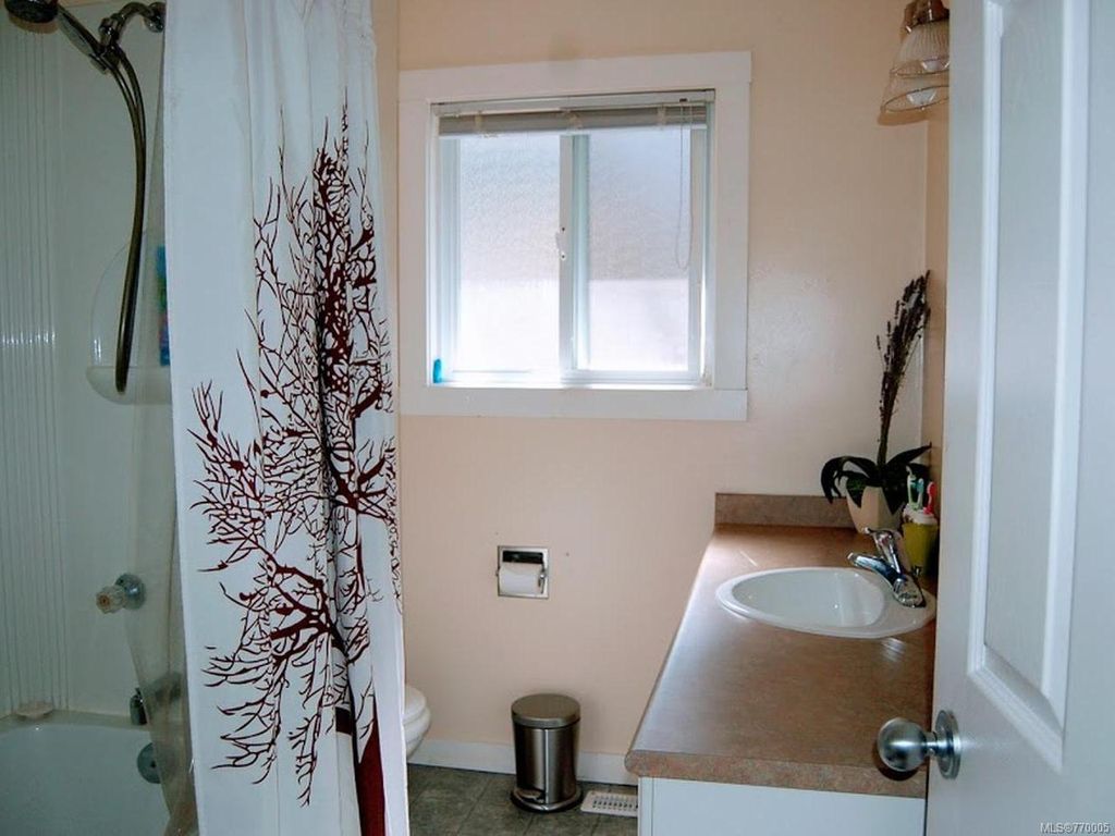 listing image 16045363896976390161