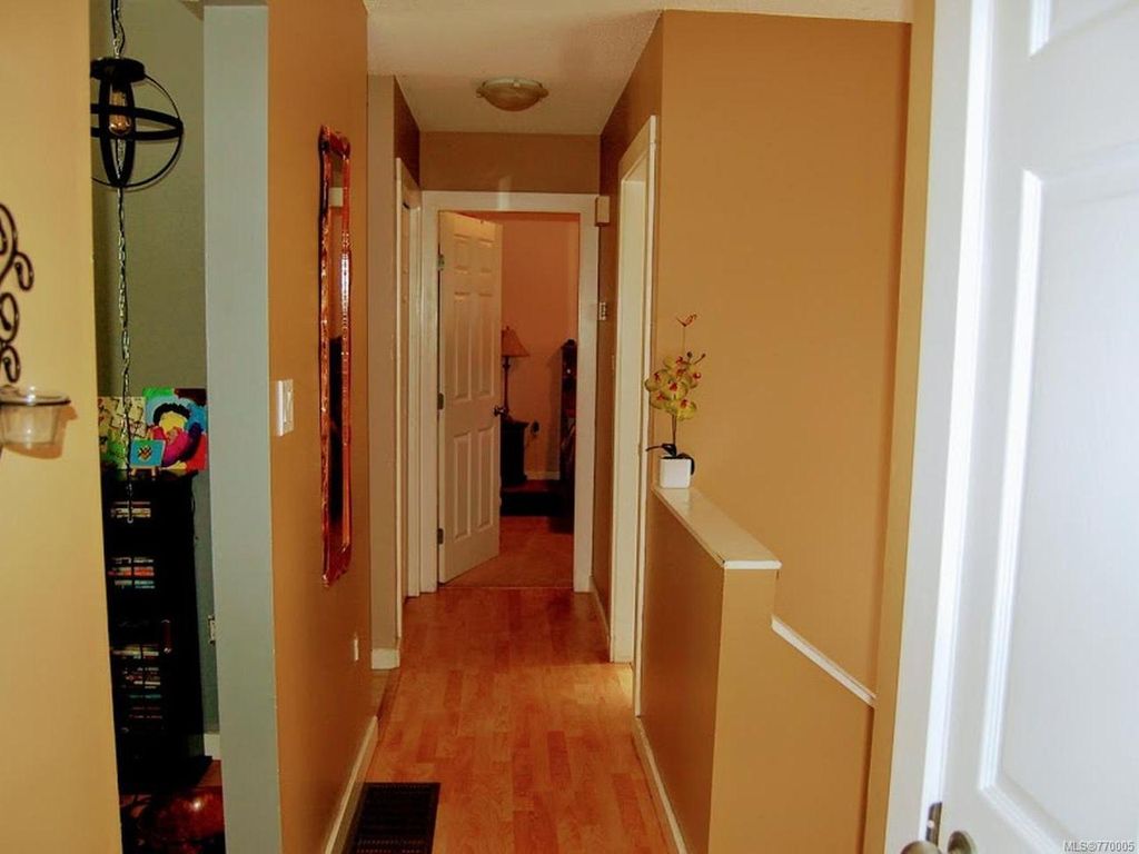 listing image 16045314251002598774