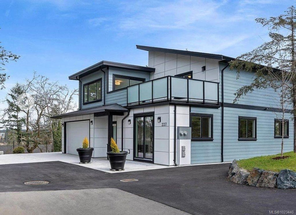 227 Heddle Ave
