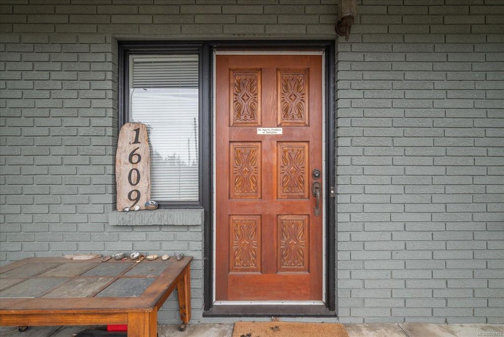 listing image 16041352895433212868