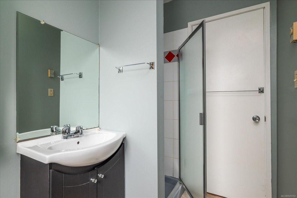 listing image 16045540628994417960