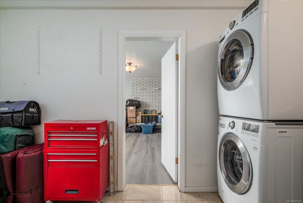 listing image 16042589488638602450