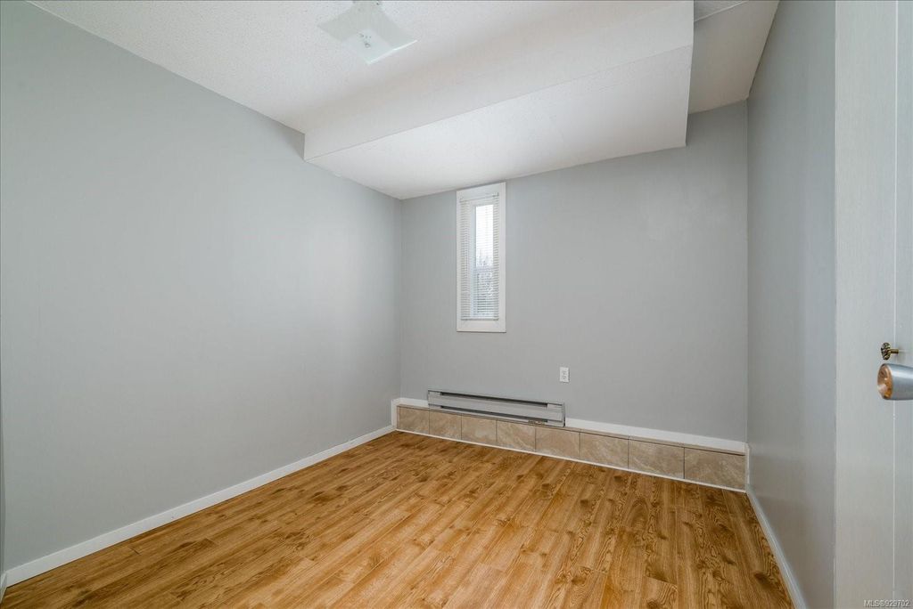 listing image 16048966384332875032