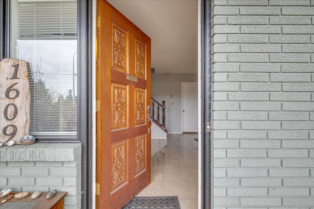 listing image 16042484054292516999