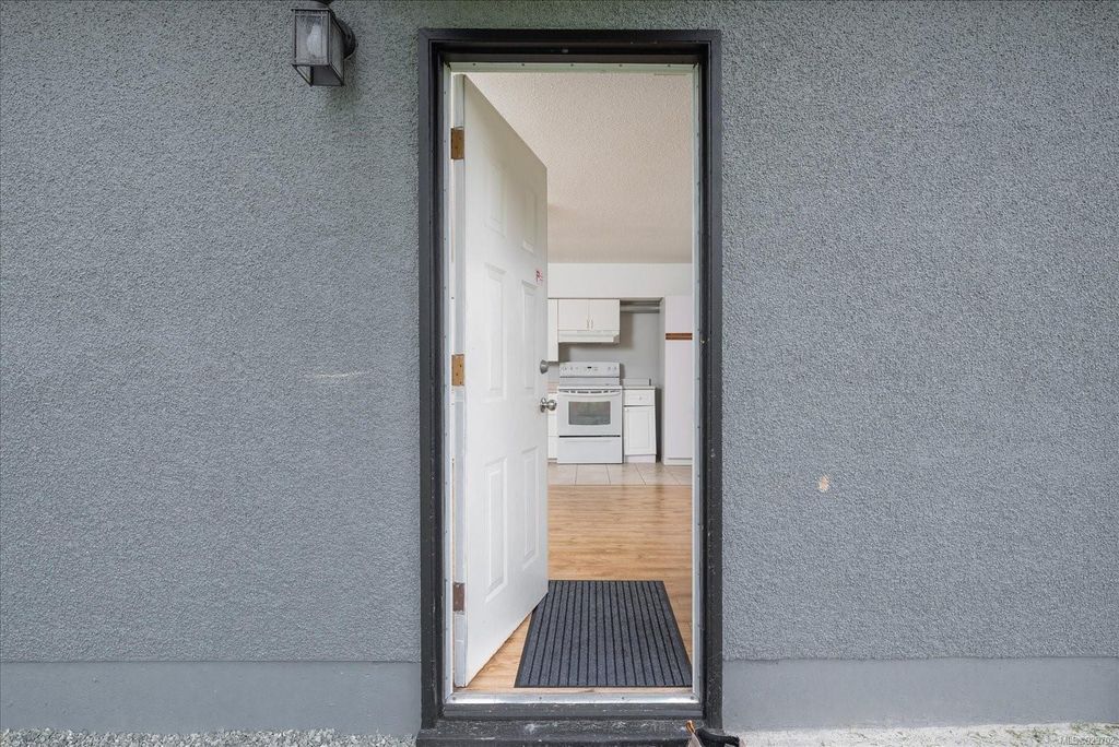 listing image 16046710894549404879