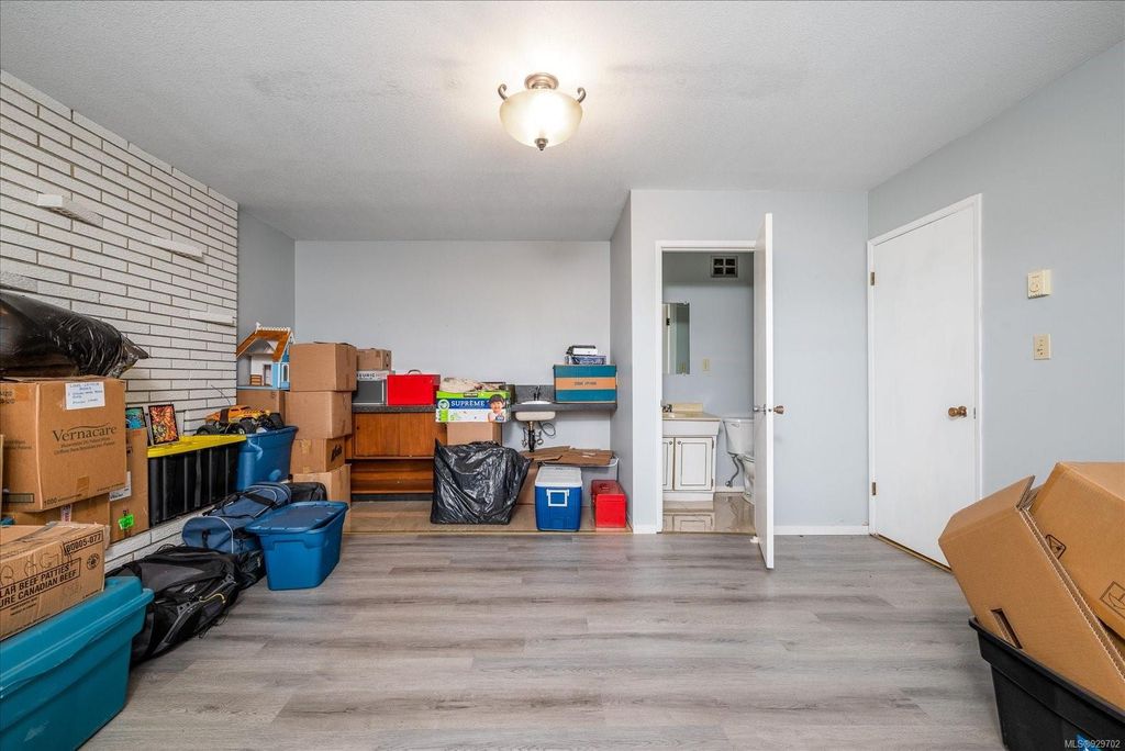 listing image 16043630683314216974