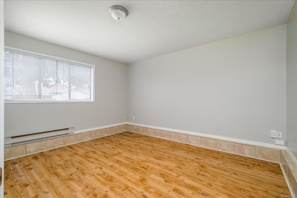 listing image 16049301226549222196