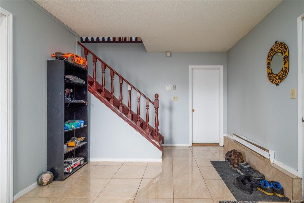 listing image 16049790732355163147