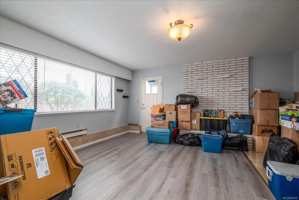 listing image 16048186793341967063