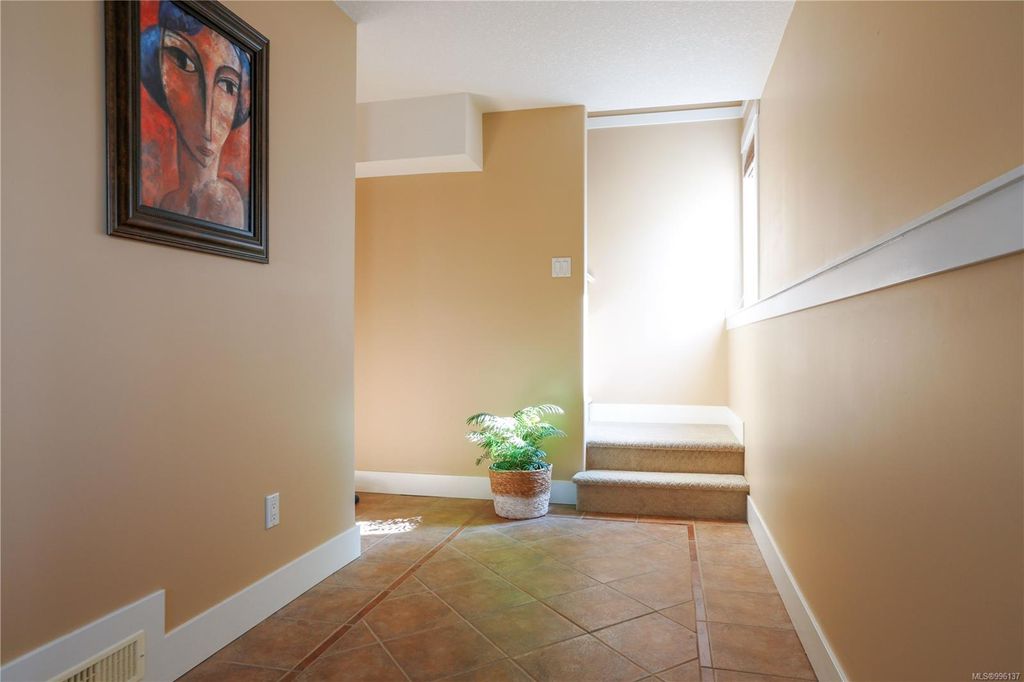 listing image 16040390565295561566
