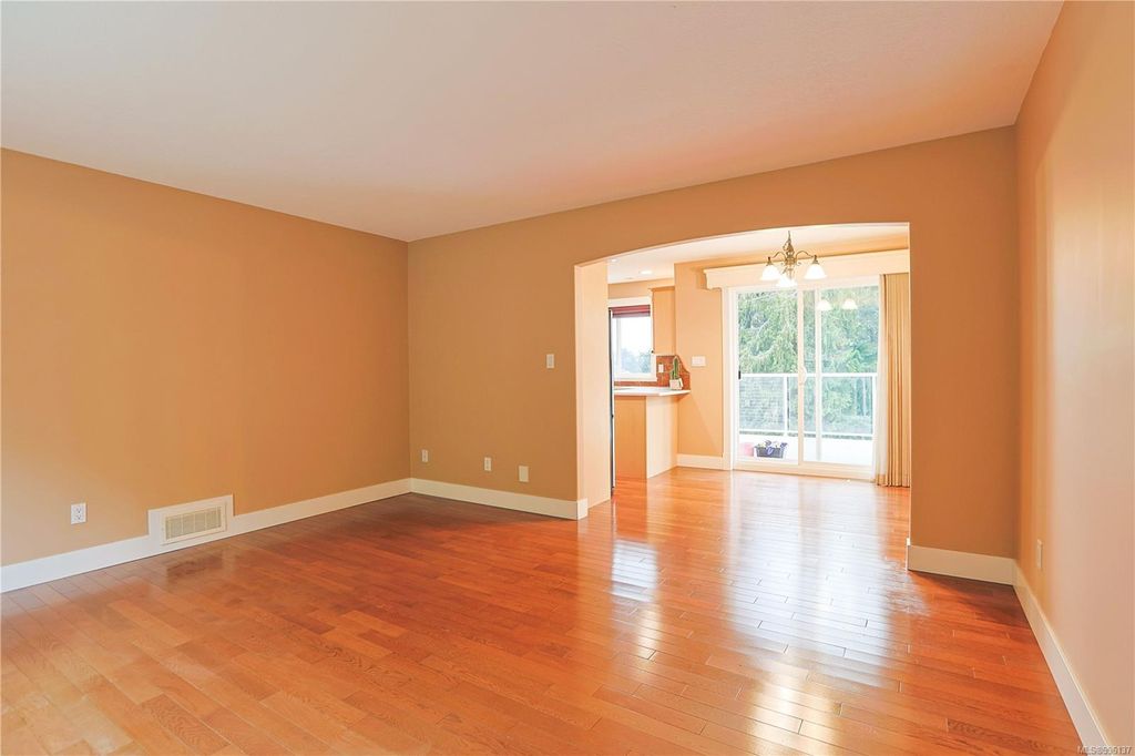 listing image 16048171668682917716