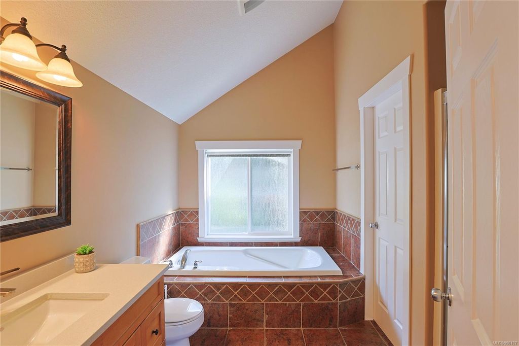listing image 16040575310546525828
