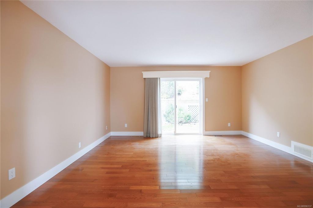 listing image 16049845192025383146