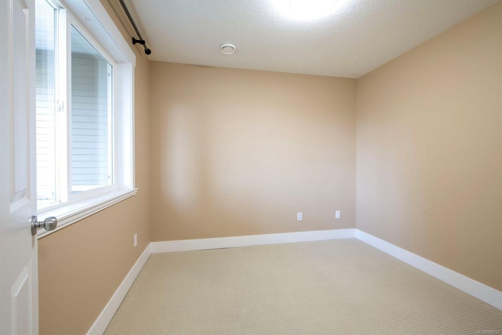 listing image 16049987716553327956