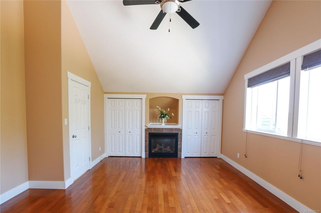 listing image 16041159543554681111