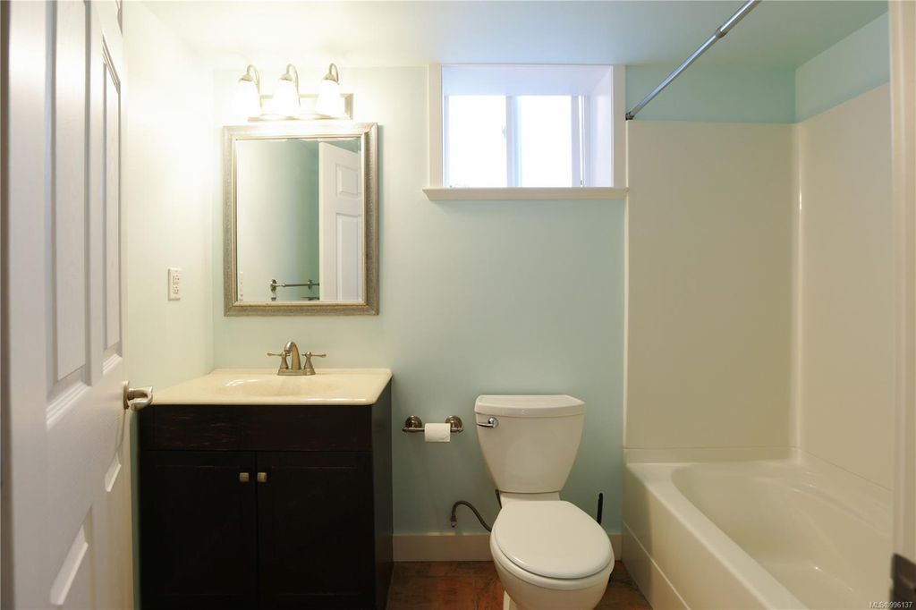 listing image 16043016523940270198