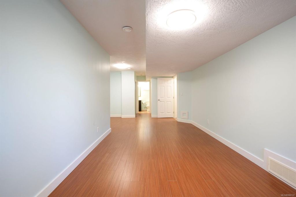 listing image 16043954638232139293