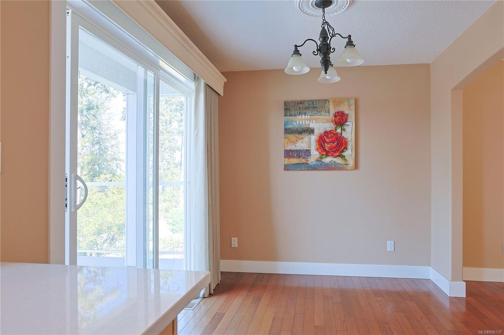 listing image 16046640620796567708