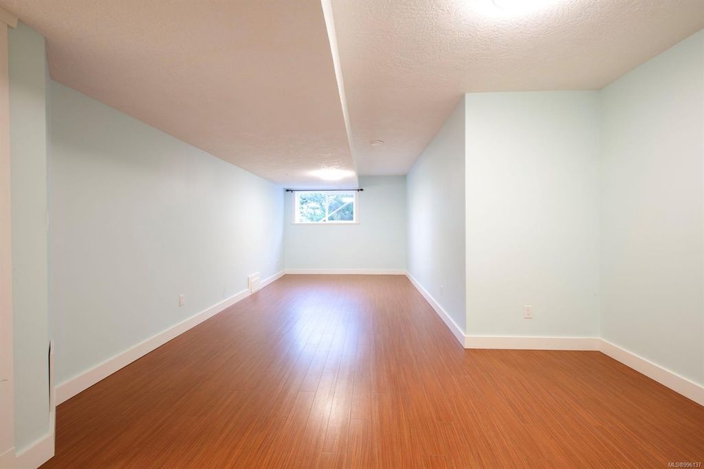 listing image 16043839803999496542