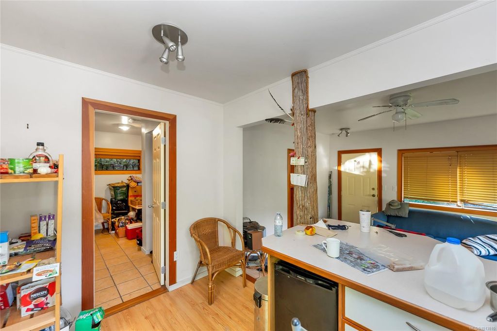 listing image 16041841337458144604