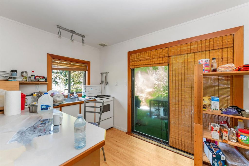 listing image 16042462141663703104