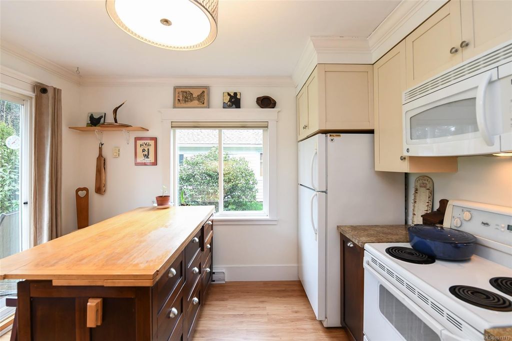 listing image 16046706180009837893