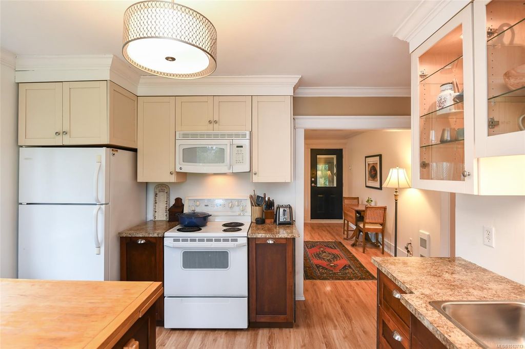 listing image 16044115166459447331