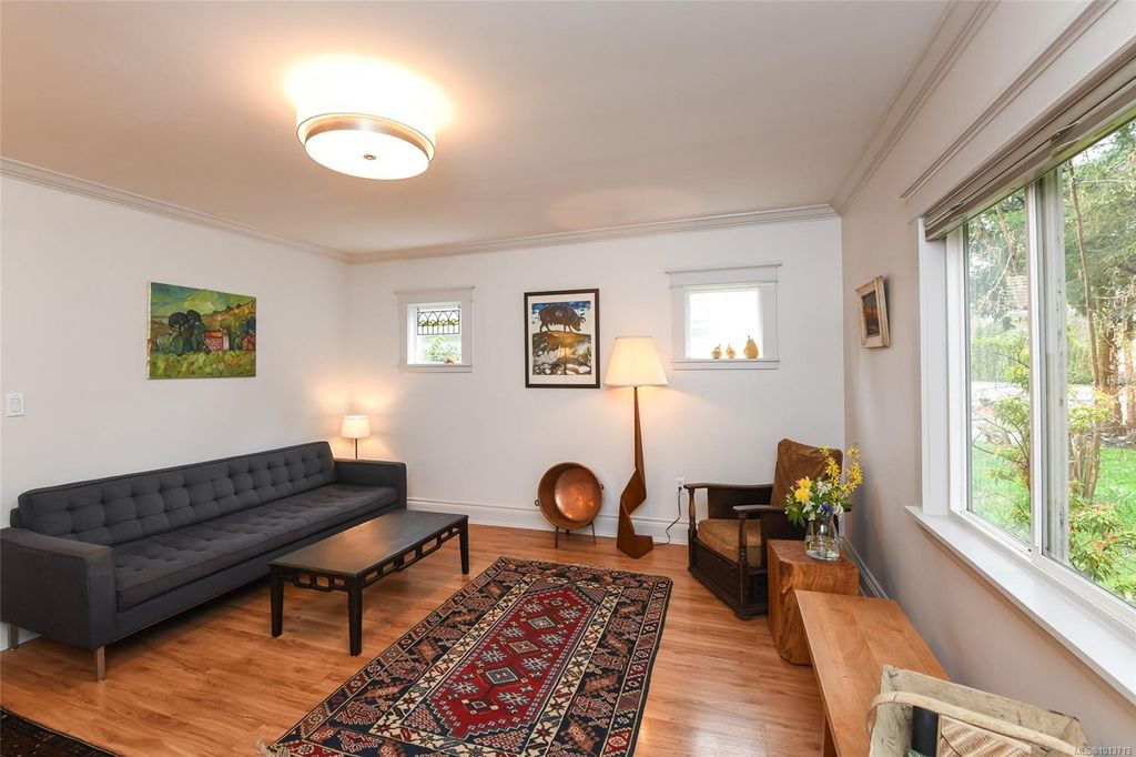 listing image 16047479216825175144