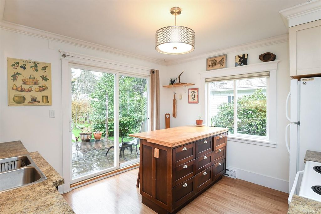 listing image 16049022794187081126