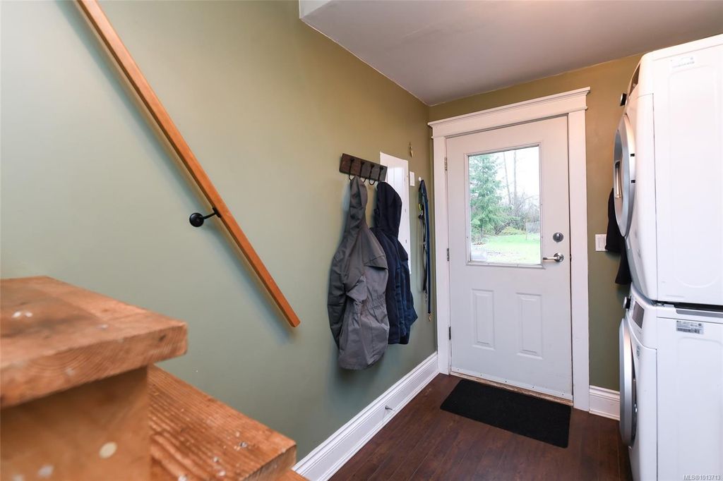 listing image 16045459078825253843