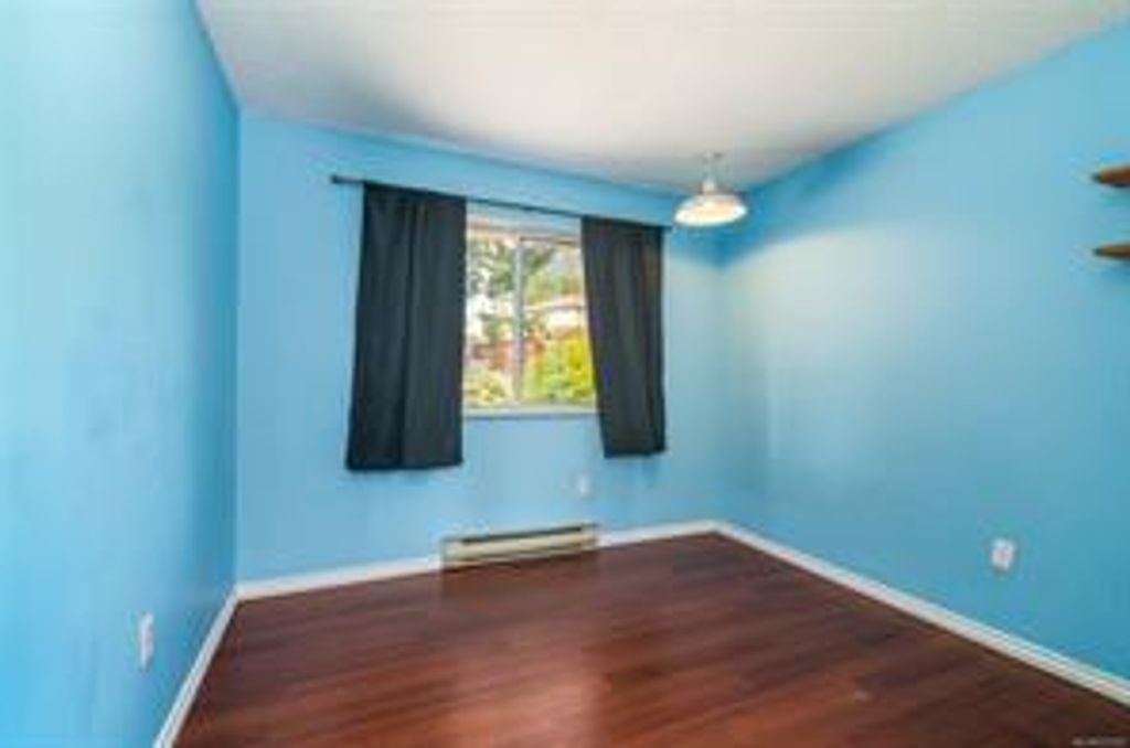 listing image 16041653361130739750
