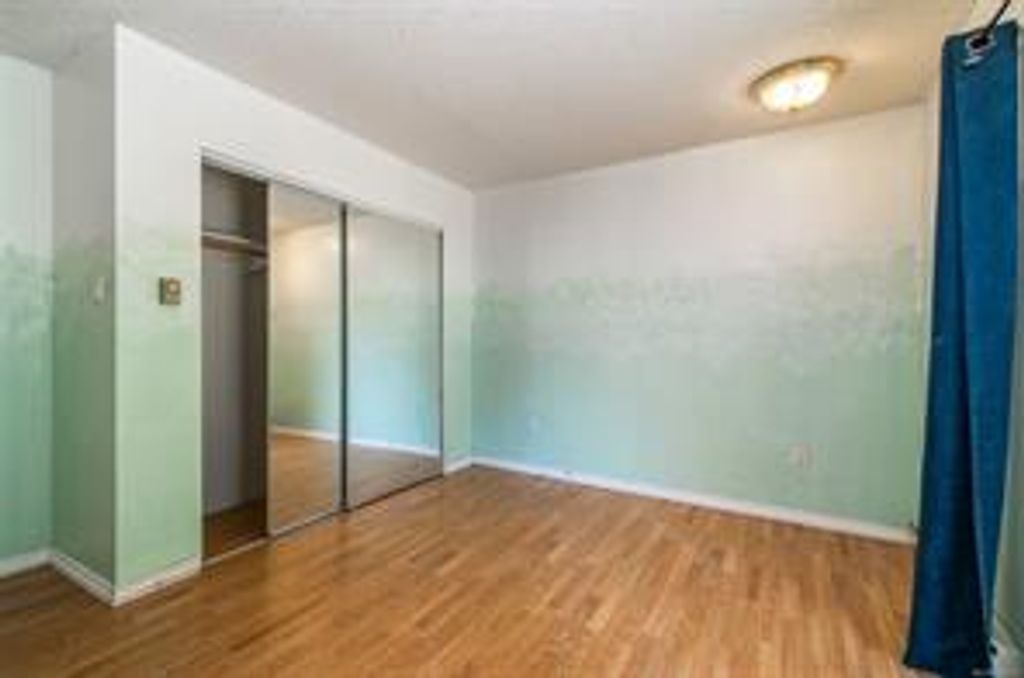 listing image 16048068919243072653